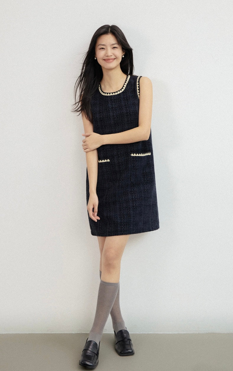 Tweed Pocket Edge Shift Dress in Black