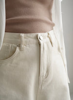 Load image into Gallery viewer, Cotton Strech Denim Mom Shorts in Cream
