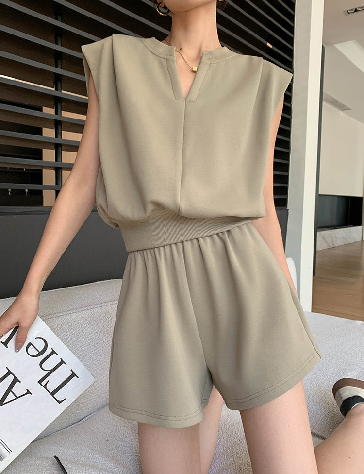 Relaxed Top + Shorts Set in Khaki