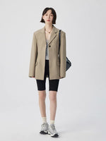Load image into Gallery viewer, Structured Pocket Blazer in Khaki
