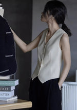 Load image into Gallery viewer, Linen Vest in Cream
