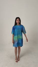 Load and play video in Gallery viewer, Maris Shift Dress in Blue
