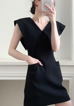 Load and play video in Gallery viewer, Oversized Collar Pocket Dress in Black
