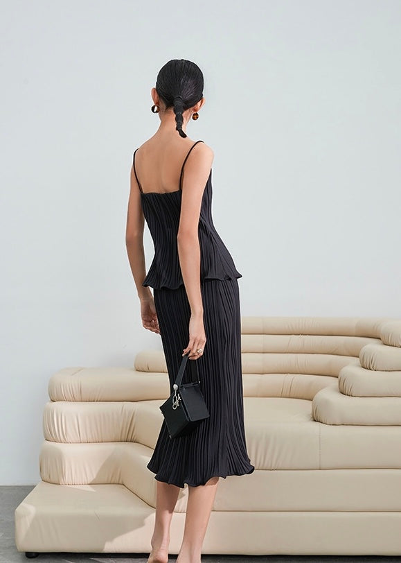 High Waist Pleated Wavy Midi Skirt in Black