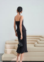 Load image into Gallery viewer, High Waist Pleated Wavy Midi Skirt in Black
