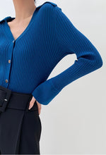 Load image into Gallery viewer, V Wide Collar Button Ribbed Top
