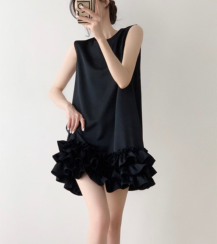Sleeveless Layer Hem Dress in Black