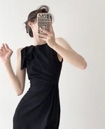 Load image into Gallery viewer, Kariss Gathered Bow Shift Dress in Black
