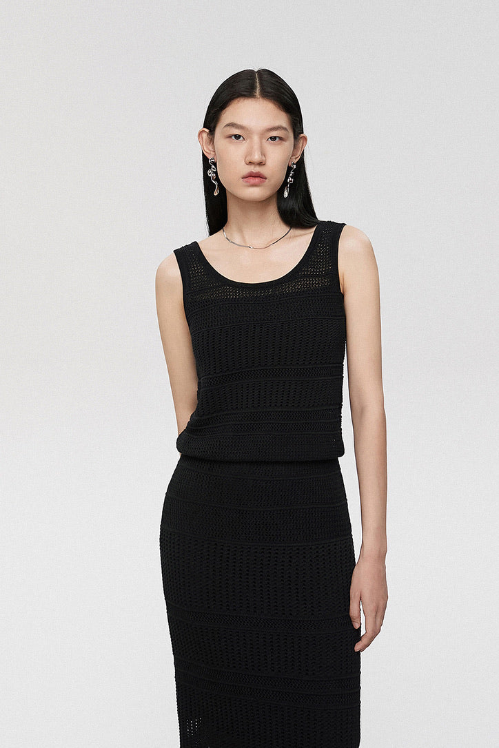 Knitted U-Neck Sleeveless Top in Black