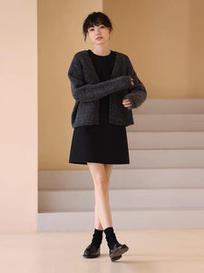 Classic Sleeveless Pocket Shift Dress in Black