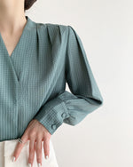 Load image into Gallery viewer, Textured V Long Sleeve Blouse
