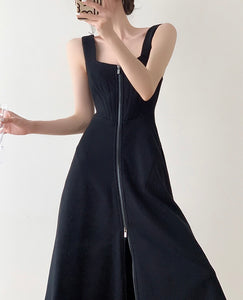 Sleeveless 2-way Zip Pocket Dress in Black