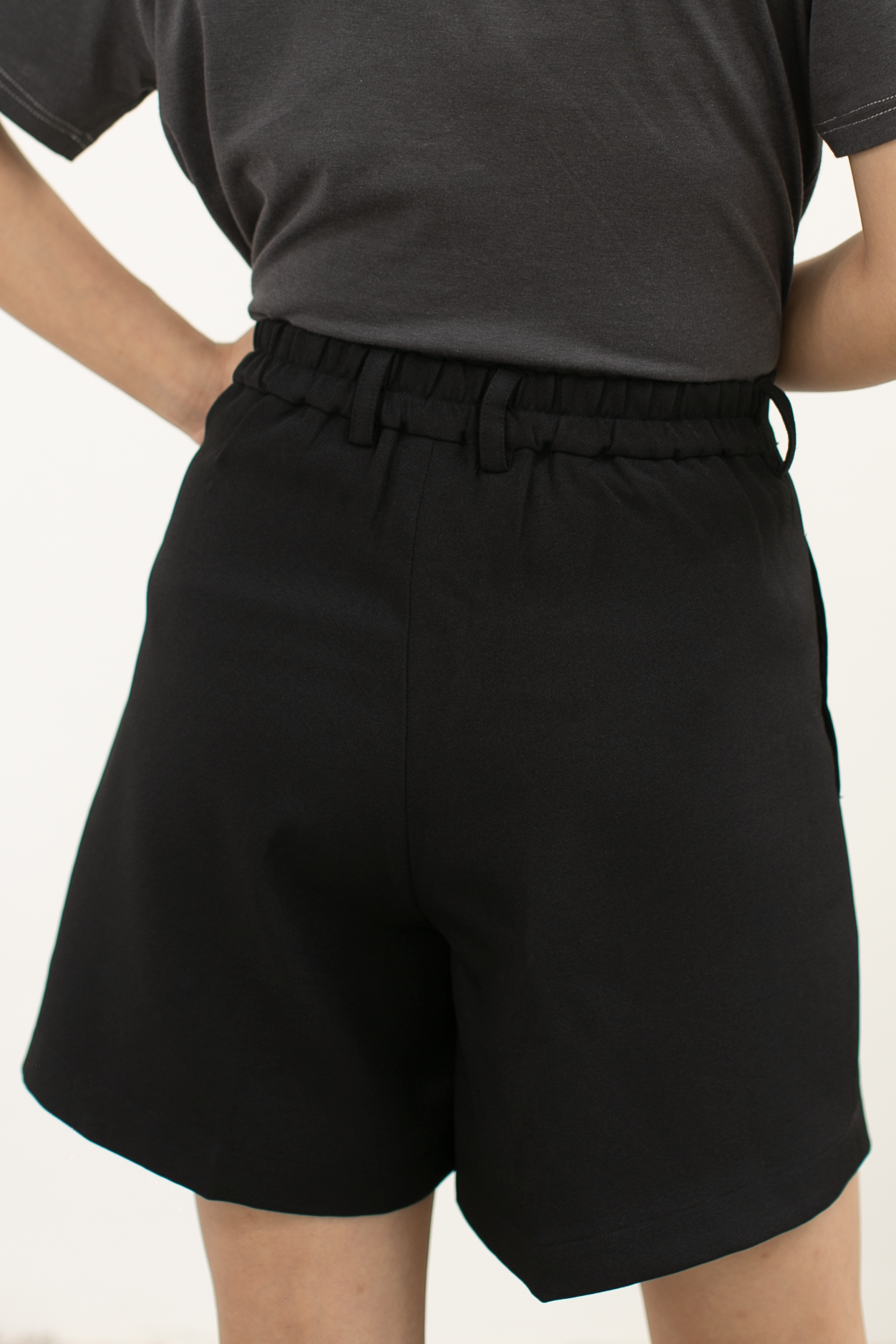 Semiwool Neat Shorts in Black