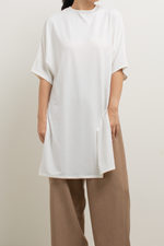 Load image into Gallery viewer, Loose Raglan Top in Off White
