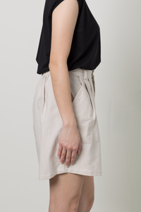 Linen Blend Pleated Shorts in Ecru