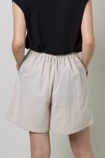 Load image into Gallery viewer, Linen Blend Pleated Shorts in Ecru
