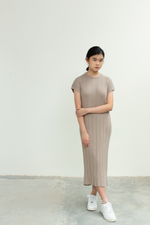Load image into Gallery viewer, Textured Knit Midi Dress in Brown
