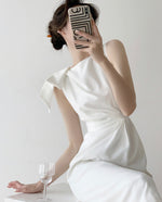 Load image into Gallery viewer, Kariss Gathered Bow Shift Dress in White
