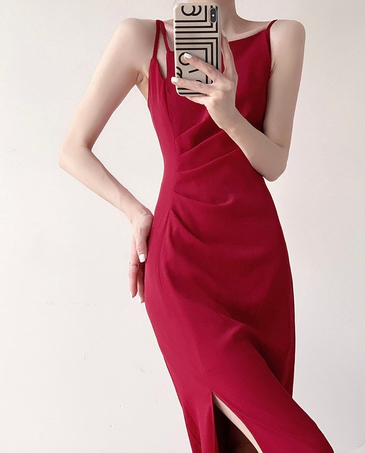 Quartz Gathered Slit Dress in Red