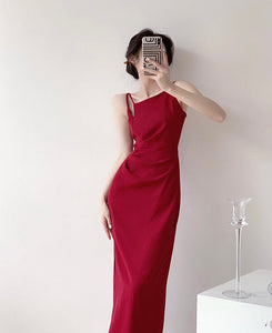 Quartz Gathered Slit Dress in Red