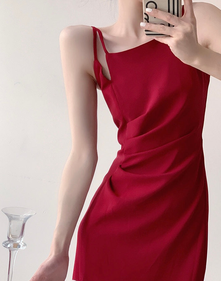 Quartz Gathered Slit Dress in Red