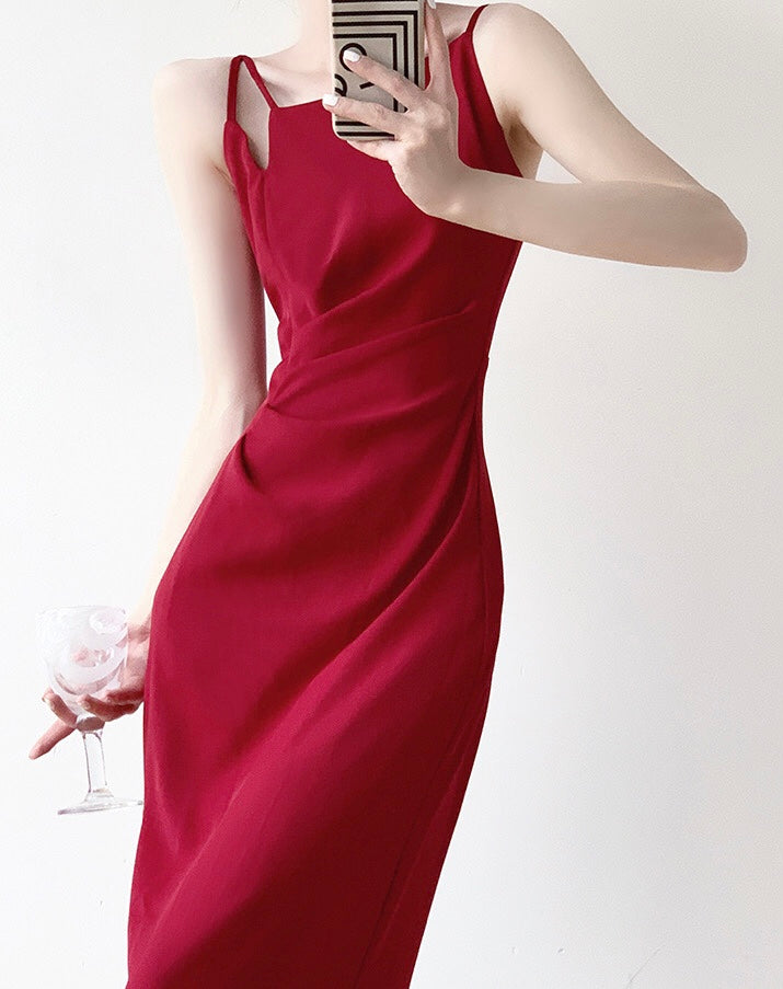 Quartz Gathered Slit Dress in Red