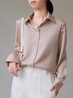 Load image into Gallery viewer, Classic Long Sleeve Shirt in Champagne
